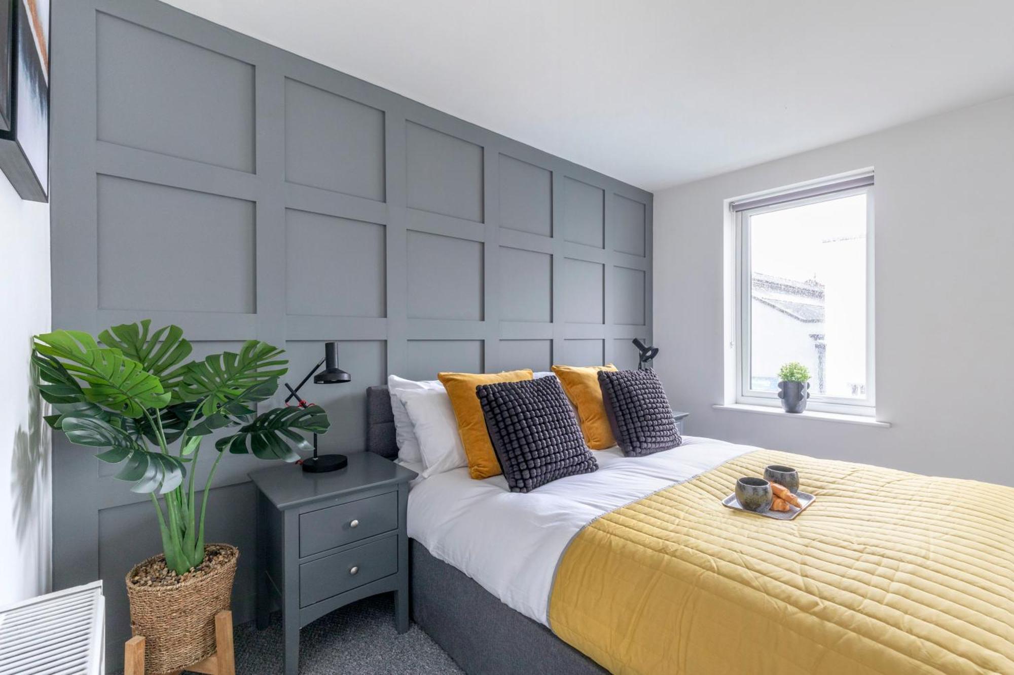 Modern Four Bedroom Four Bathroom Home 첼튼엄 외부 사진